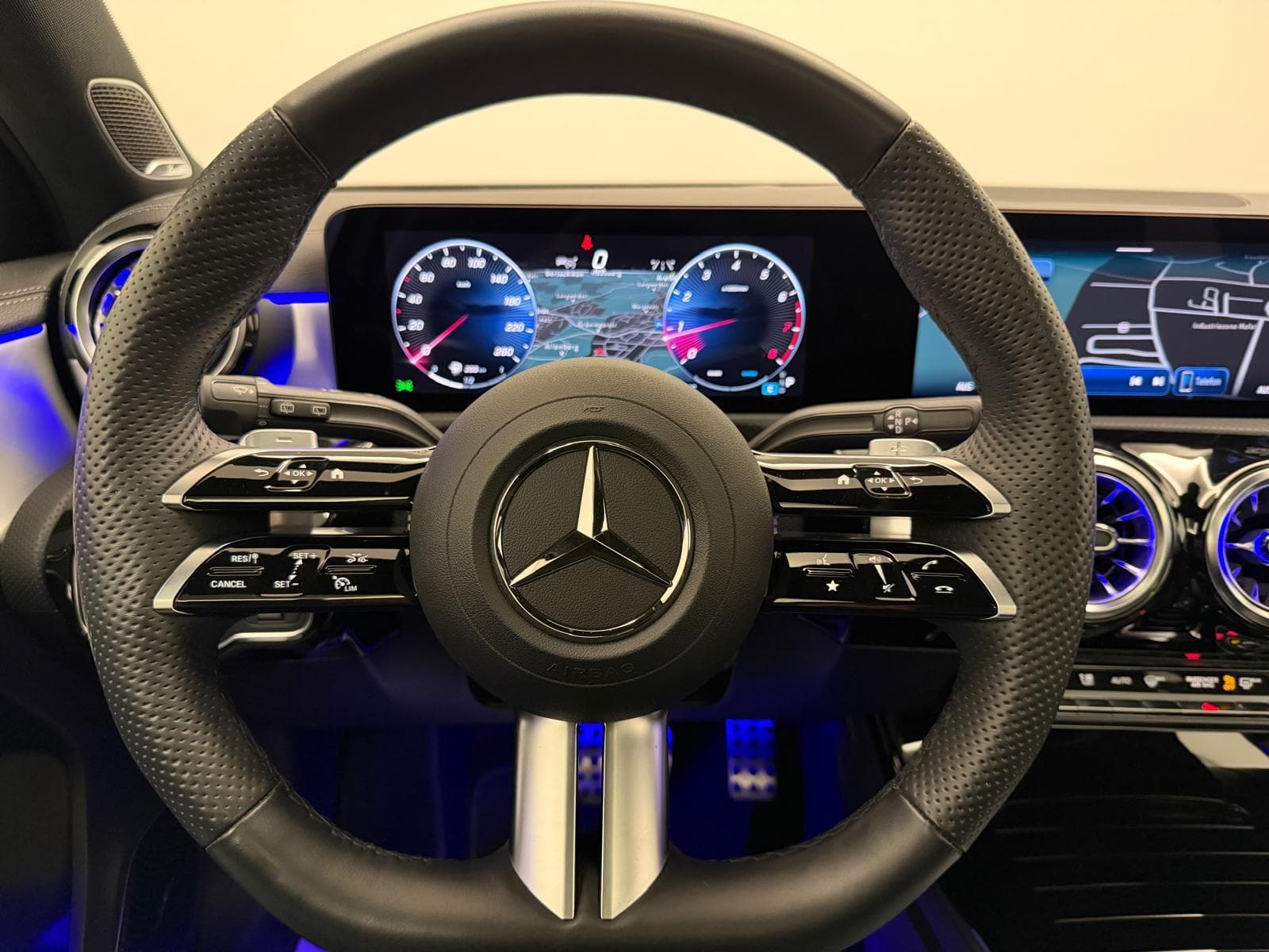 MERCEDES-BENZ A-Klasse W177 A 250 AMG Line 4m - Bild 20