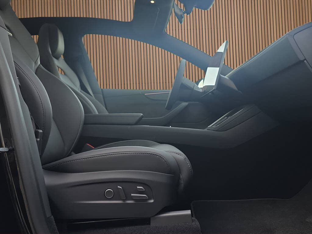 TESLA Model Y Performance AWD - Bild 14