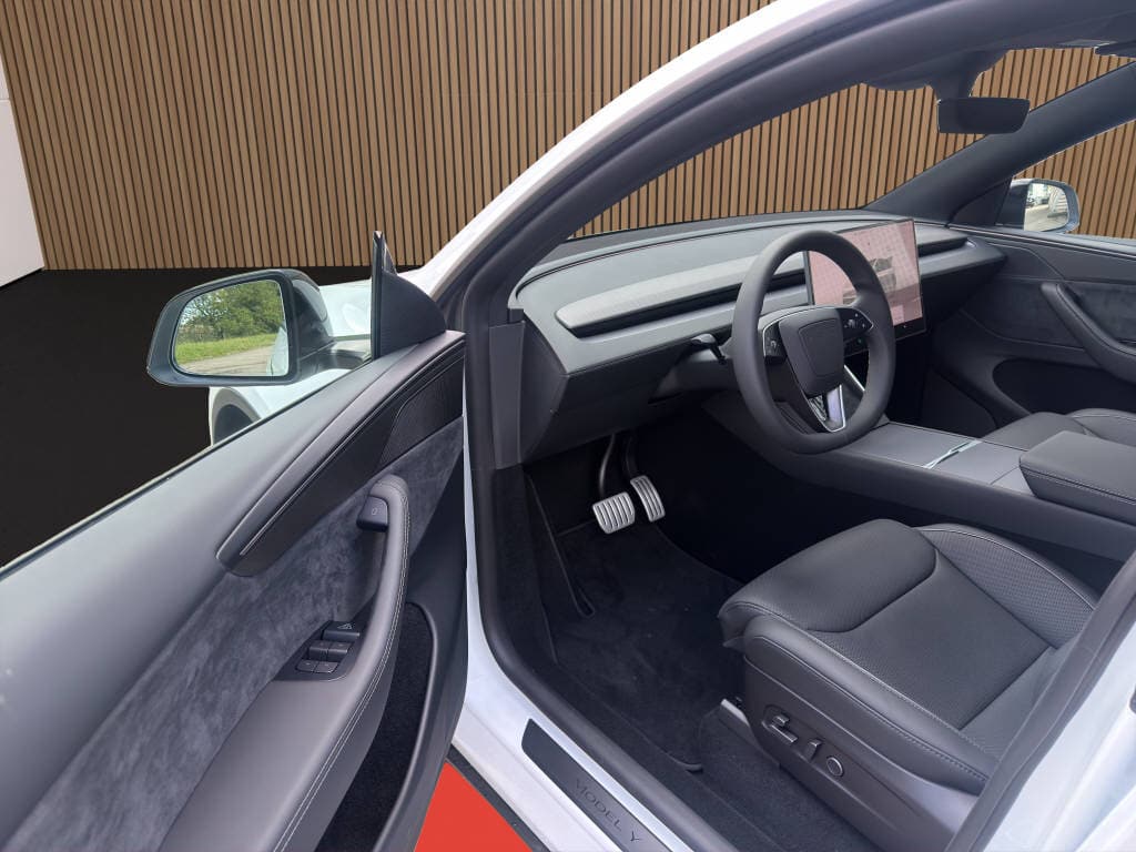 TESLA Model Y Performance AWD - Bild 11