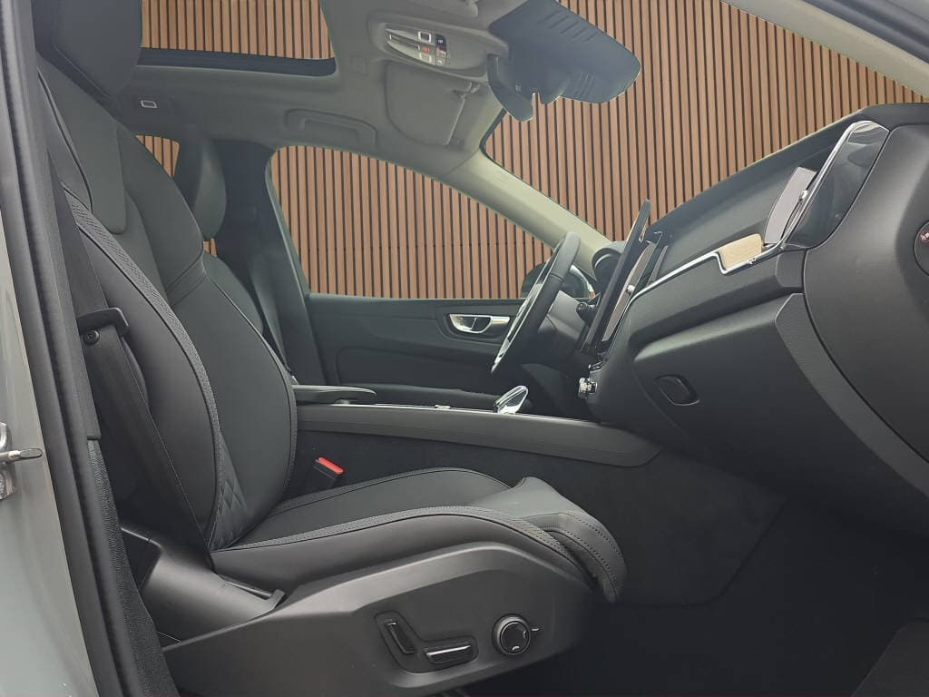 VOLVO XC60 2.0 B5 MH Plus Dark AWD - Bild 13
