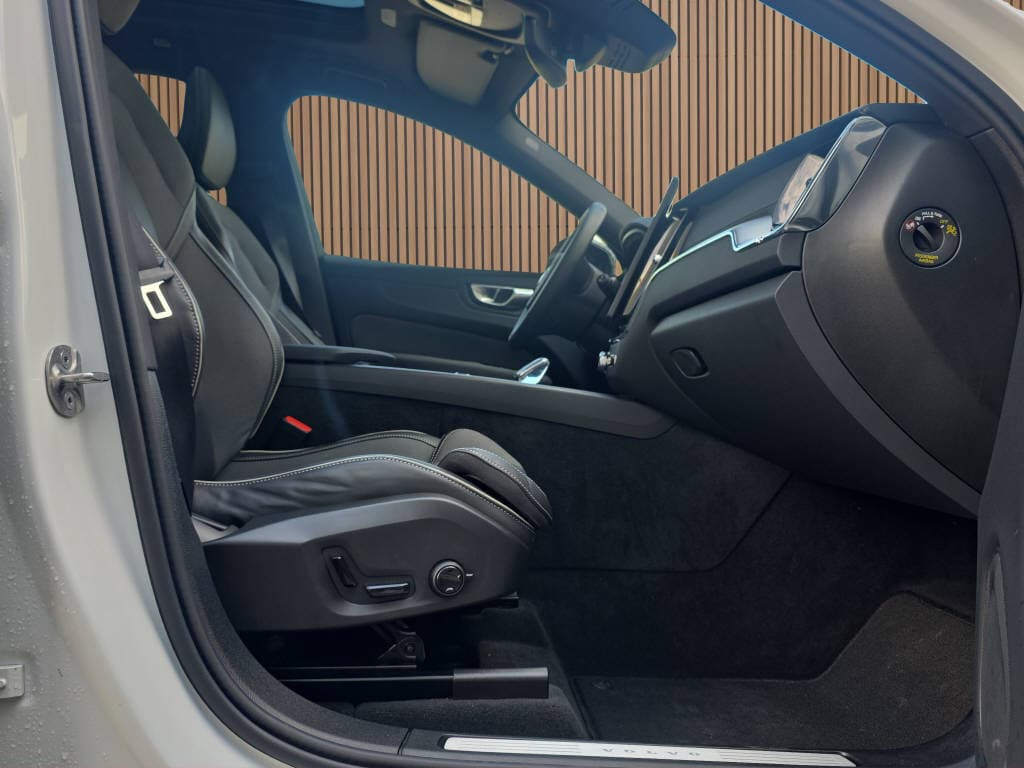 VOLVO XC60 2.0 B5 MH Black Edition AWD - Bild 14