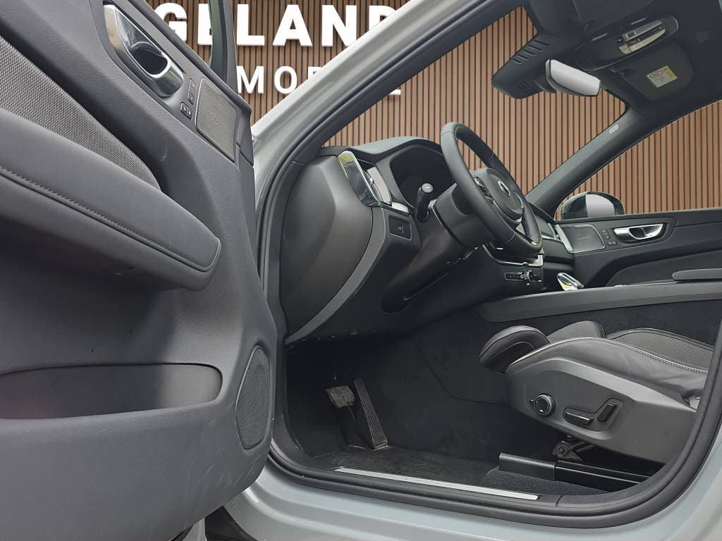 VOLVO XC60 2.0 B5 MH Plus Black Edition AWD - Bild 12