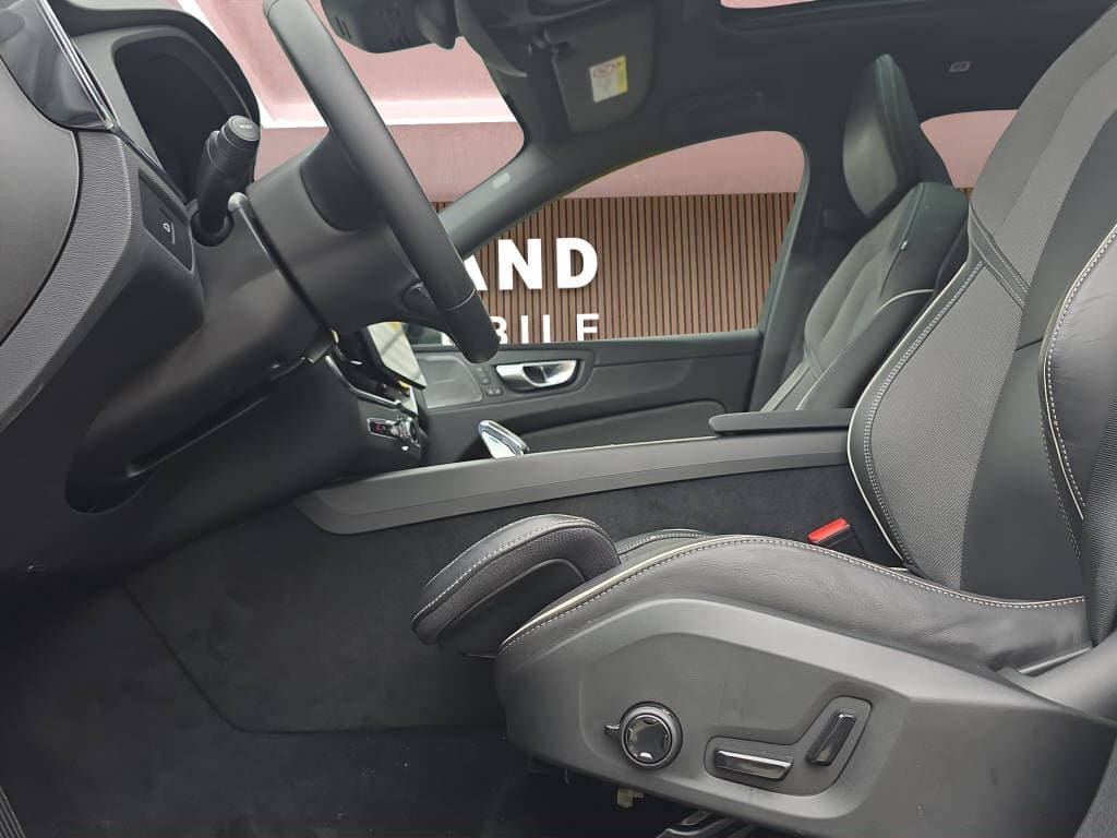 VOLVO XC60 2.0 B5 MH Plus Black Edition AWD - Bild 13