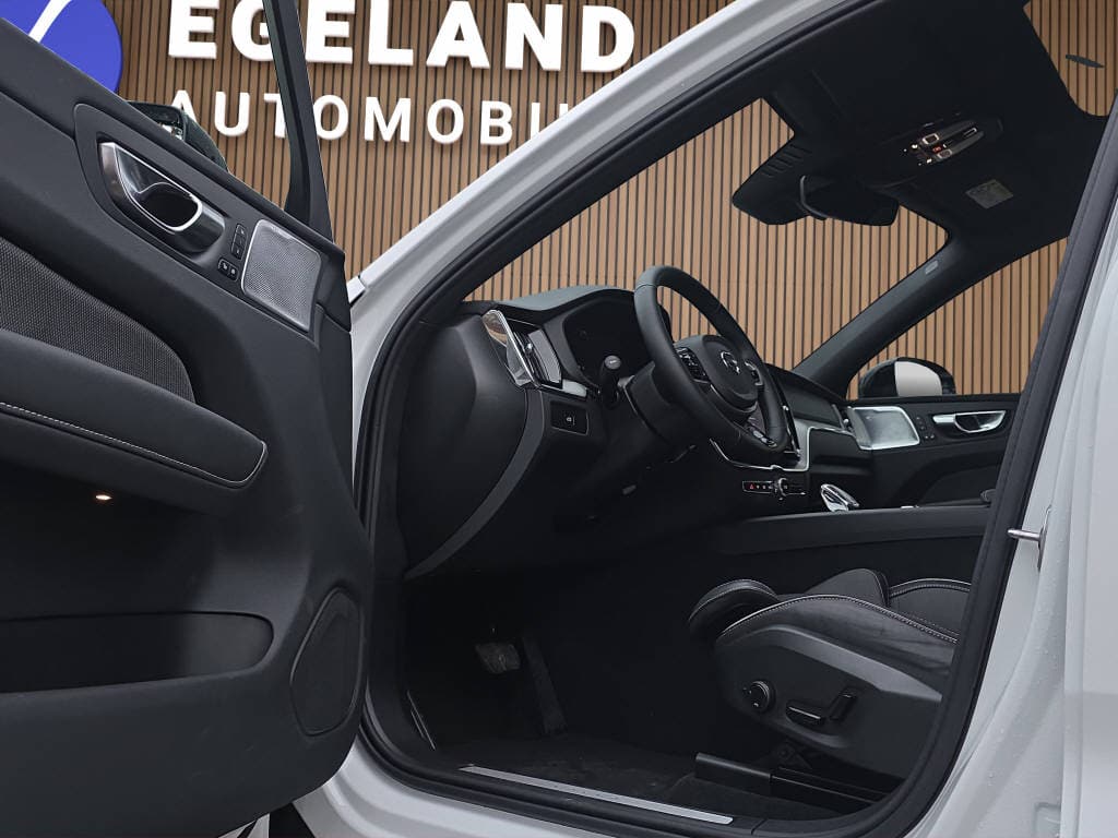VOLVO XC60 2.0 B5 MH Ultra Dark AWD - Bild 11
