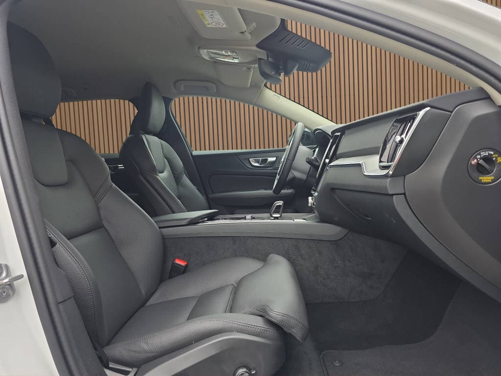 VOLVO V60 2.0 B4 Plus Dark - Bild 9