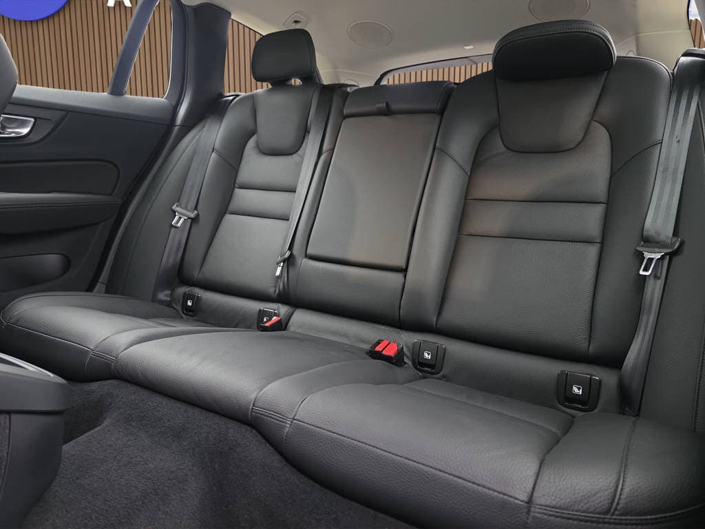 VOLVO V60 2.0 B4 Plus Dark - Bild 14