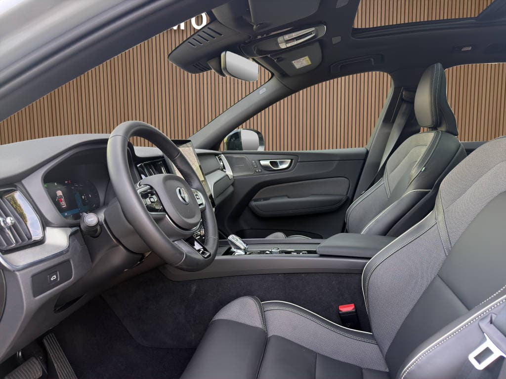 VOLVO XC60 2.0 B5 MH Black Edition Plus AWD - Bild 12