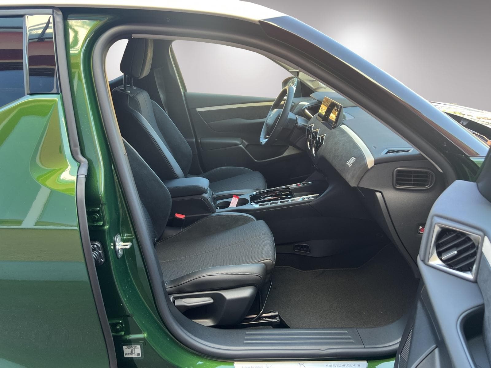 DS AUTOMOBILES 3 Crossback 1.2 Hybrid Maison Sarah Lavoine - Bild 12
