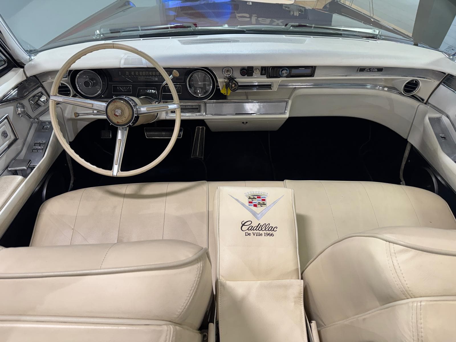 CADILLAC DEVILLE - Bild 13