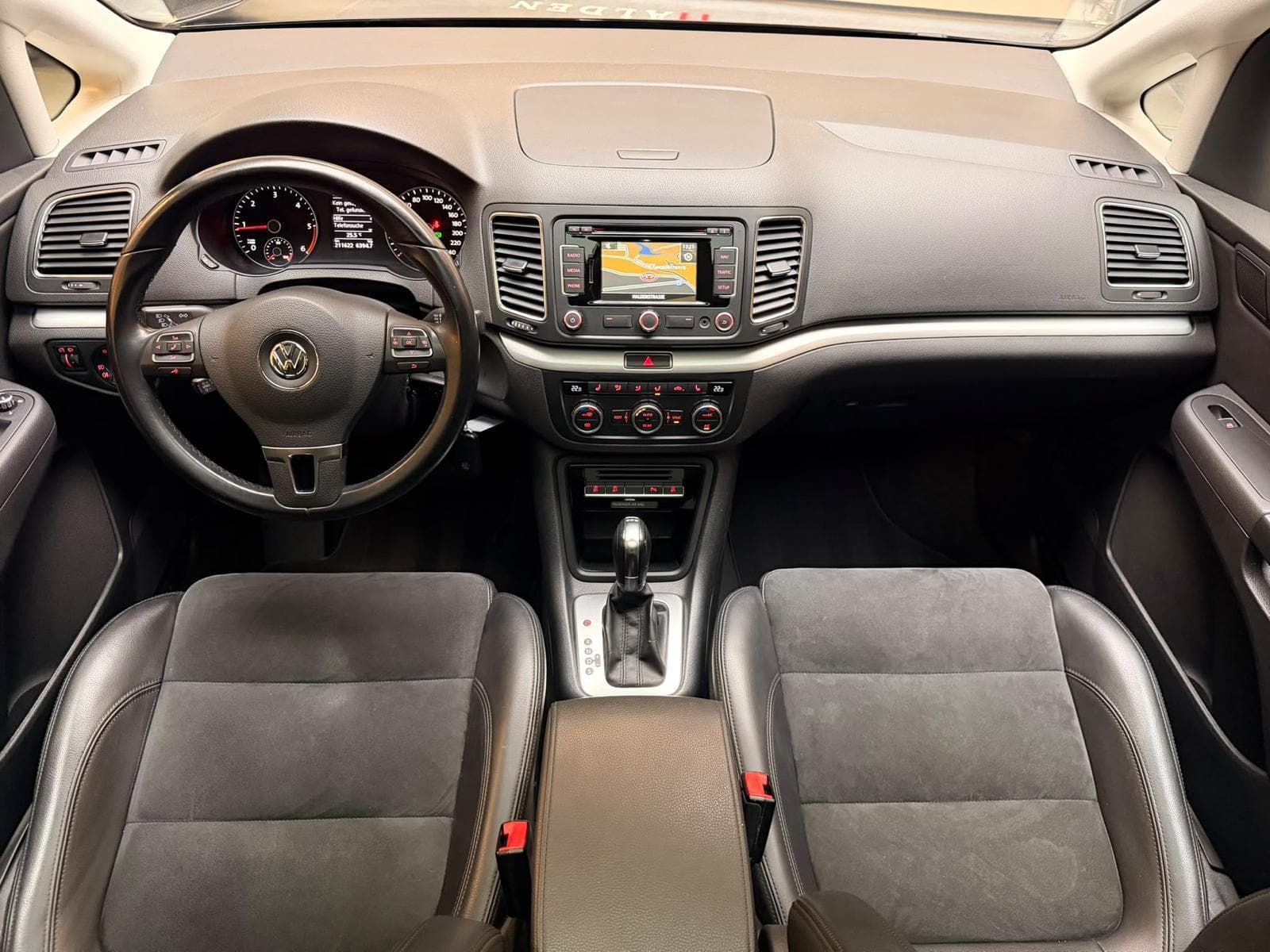 VW Sharan 2.0 TDI BlueMTA Highl. DSG - Bild 12