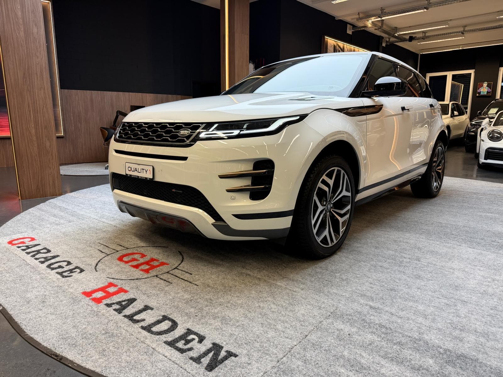 LAND ROVER Range Rover Evoque 2.0 D 200 R-Dynamic HSE - Bild 4