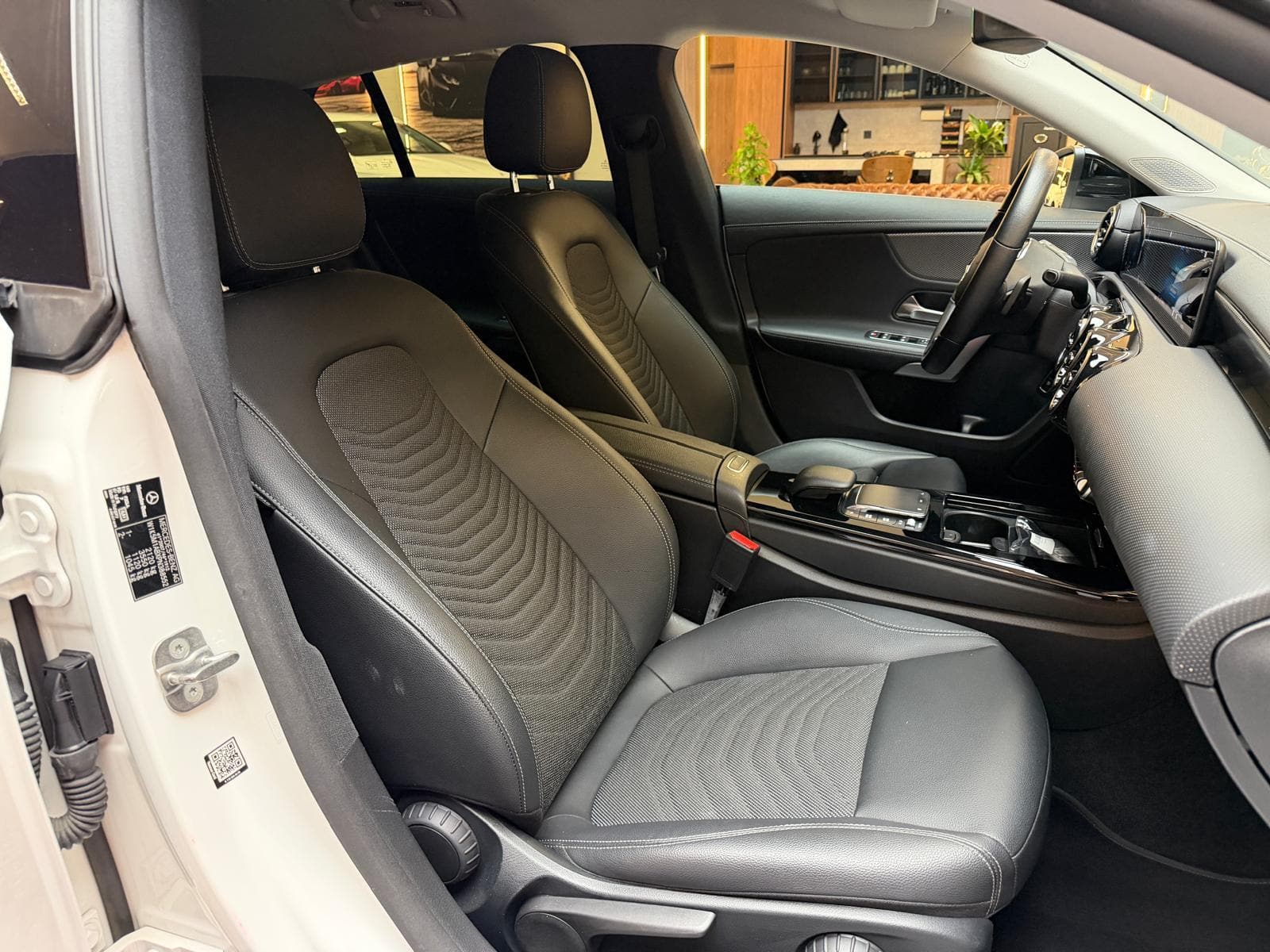 MERCEDES-BENZ CLA 180 d Progressive Shooting Brake - Bild 17