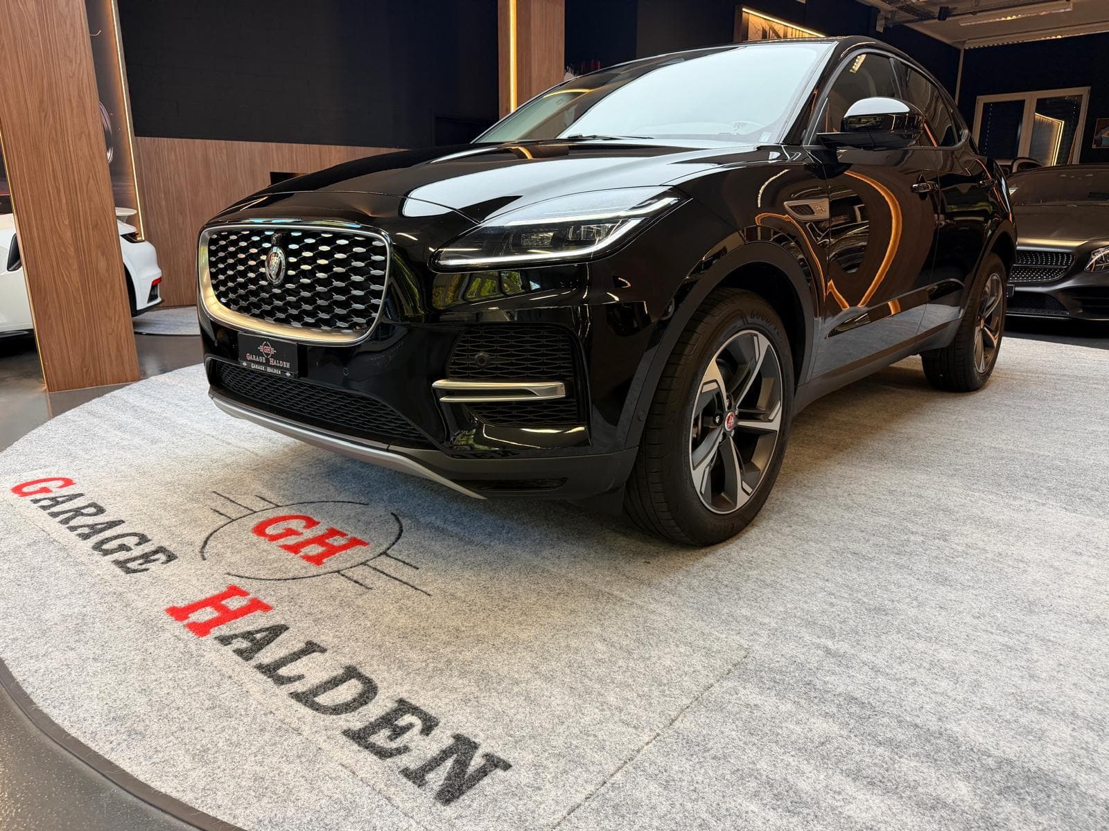 JAGUAR E-Pace 2.0 D I4 200 SE AWD - Bild 4