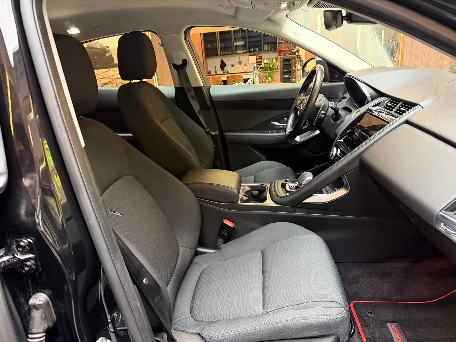 JAGUAR E-Pace 2.0 D I4 200 SE AWD - Bild 18