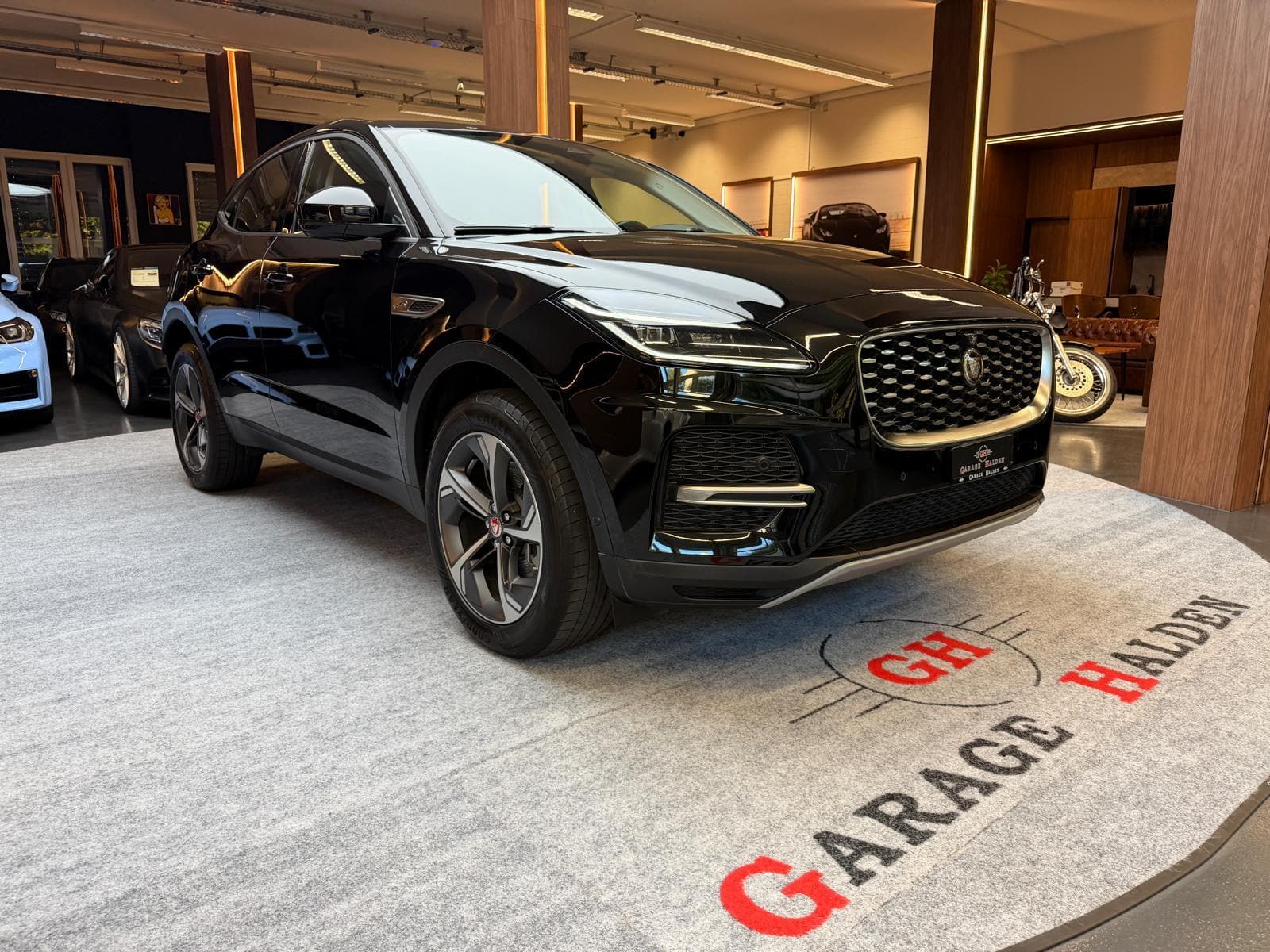JAGUAR E-Pace 2.0 D I4 200 SE AWD - Bild 1