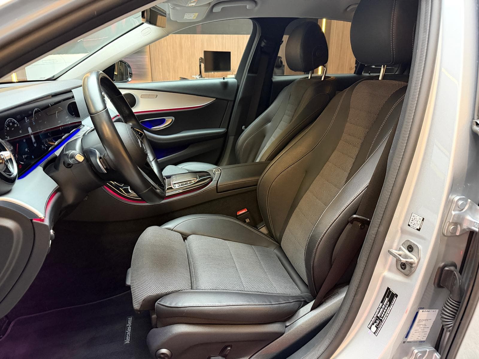 MERCEDES-BENZ E 200 d AMG Line - Bild 15