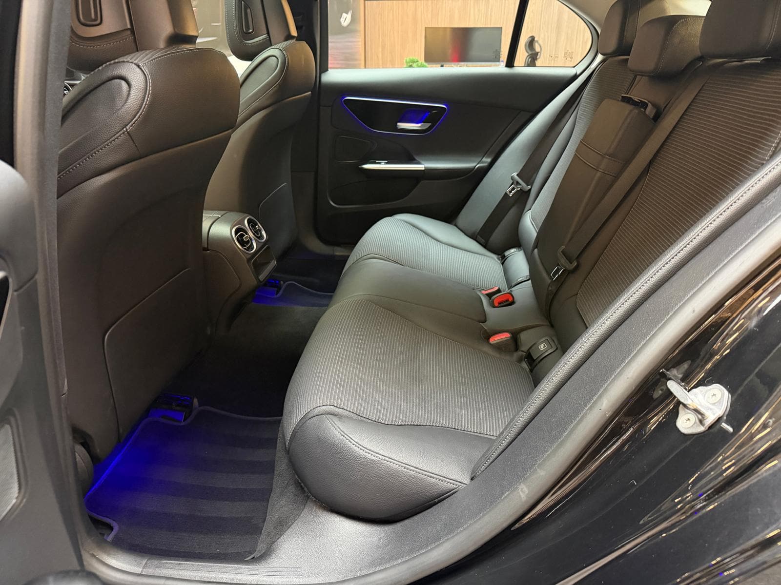 MERCEDES-BENZ C 200 d Avantgarde - Bild 20