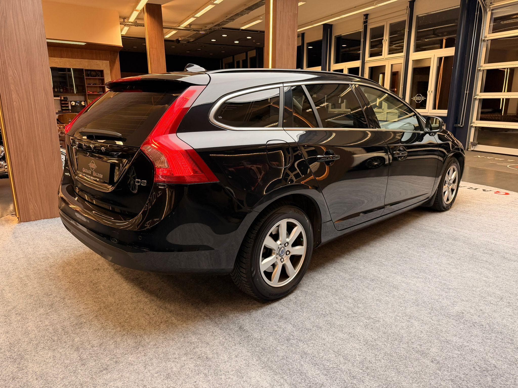 VOLVO V60 2.0 D3 Momentum S/S - Bild 7