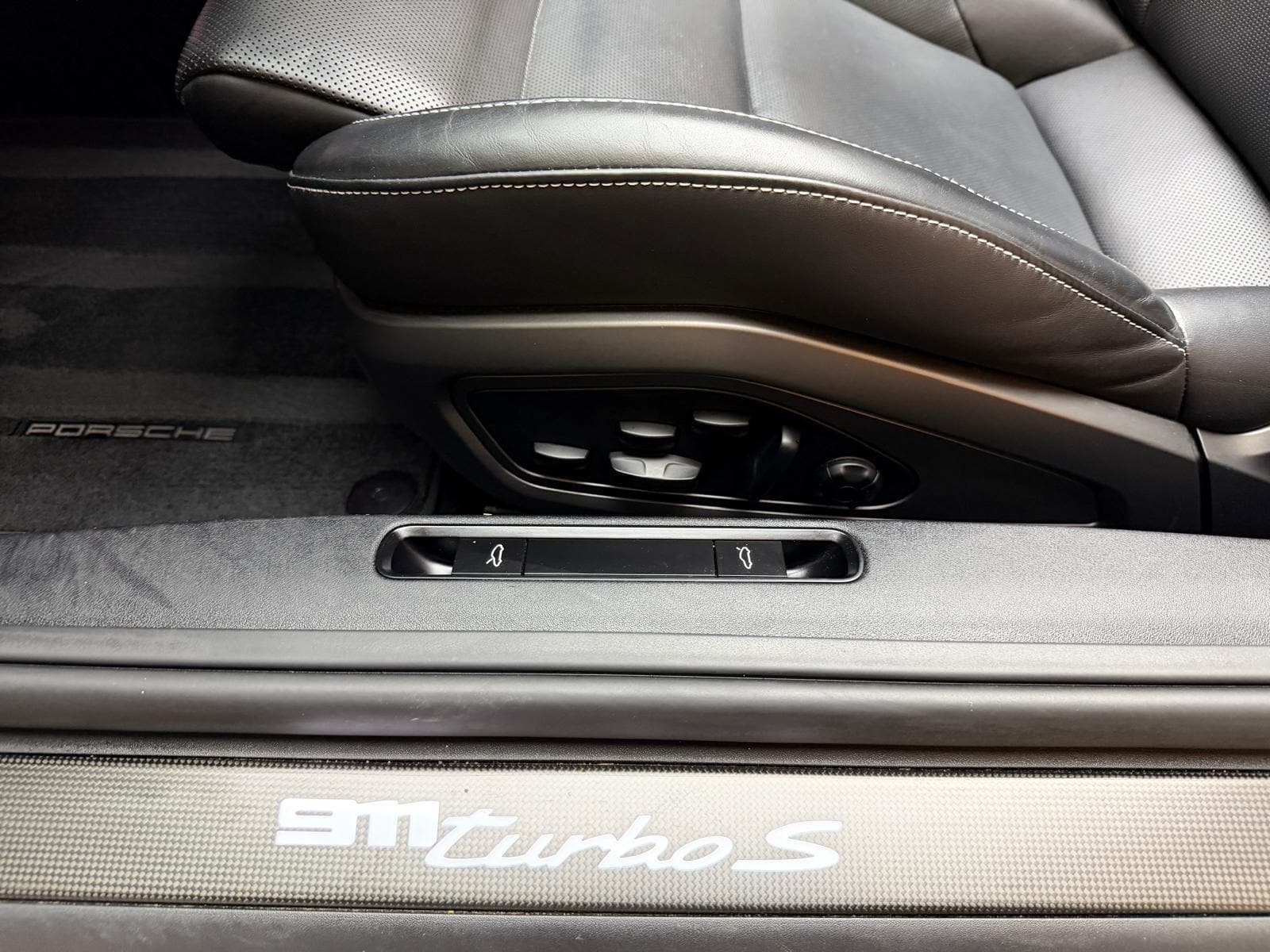 PORSCHE 911 Cabriolet 3.7 Turbo S PDK - Bild 26