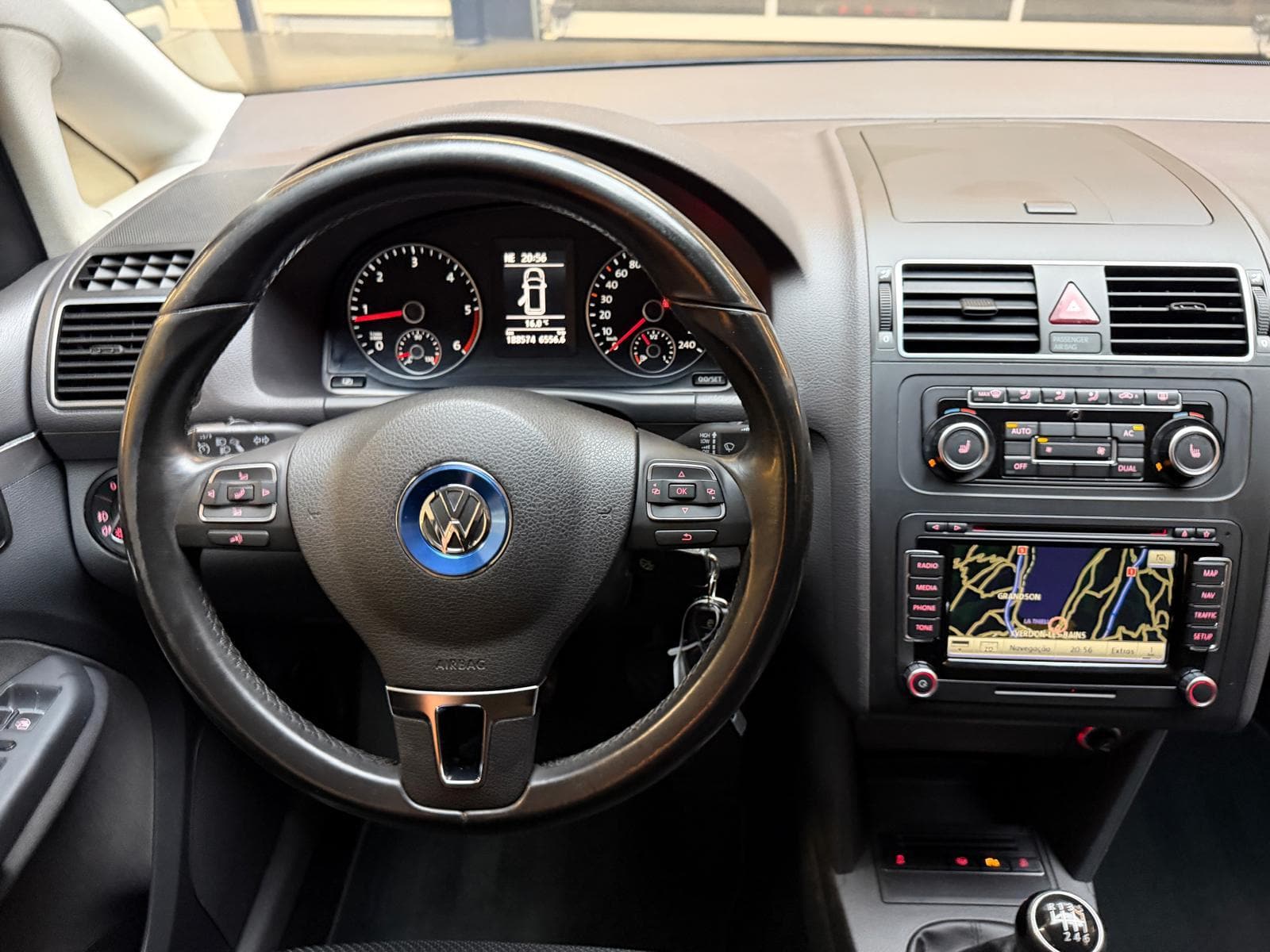 VW Touran 2.0 TDI 140 Highline - Bild 9