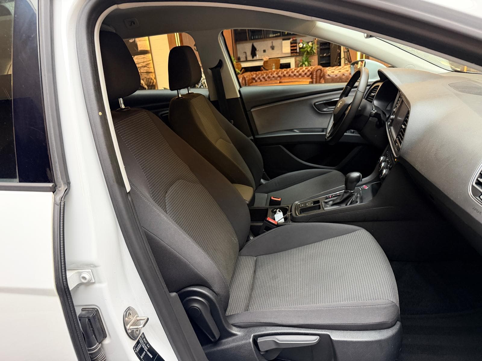 SEAT Leon ST 1.6 TDI 115 Style DSG - Bild 14