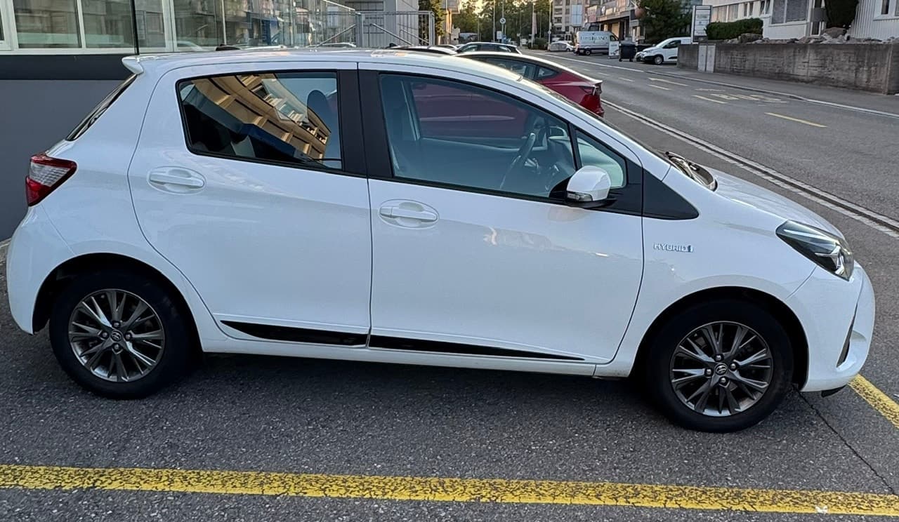 TOYOTA Yaris 1.5 VVT-i Hybrid Style e-CVT - Bild 4