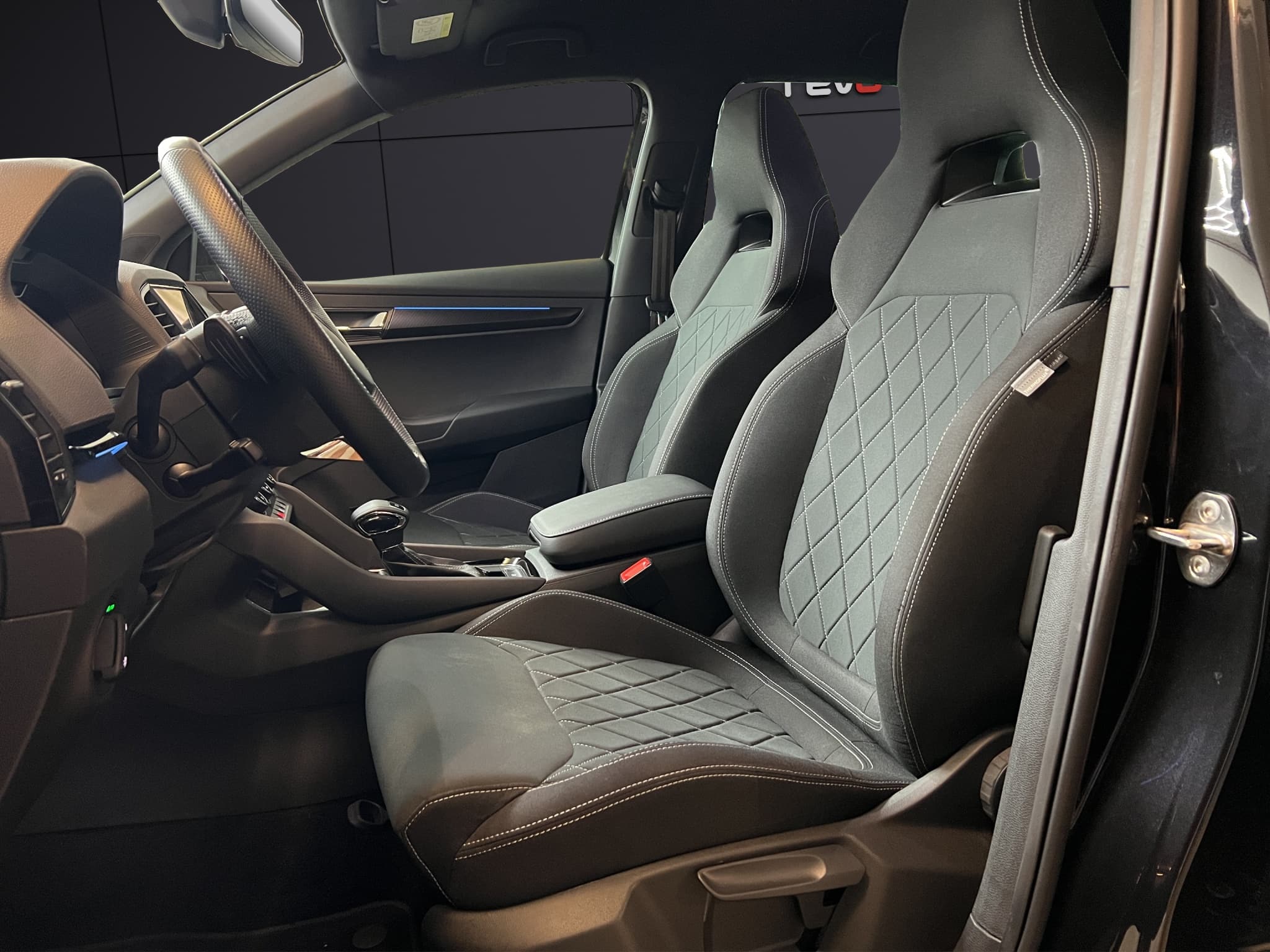 SKODA Karoq 1.5 TSI ACT SportLine DSG - Bild 8