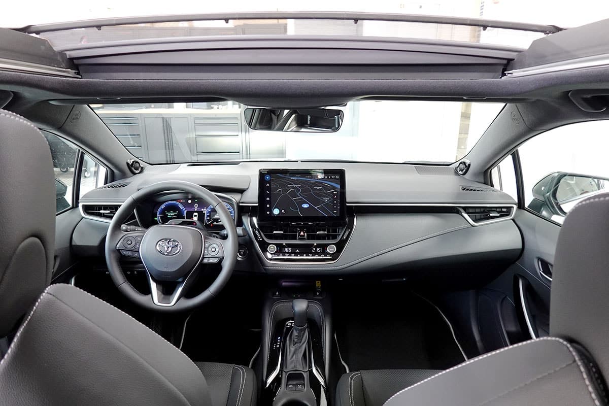TOYOTA Corolla 2.0 HSD Premiumt e- CVT, Vollleder, Panorama - Bild 9