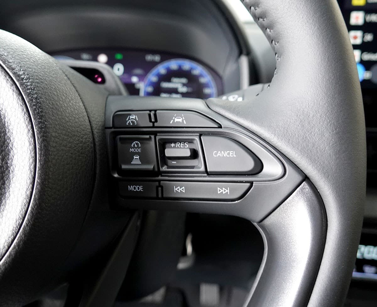 TOYOTA Yaris 1.5 Premium e-CVT, Bitone - Bild 17