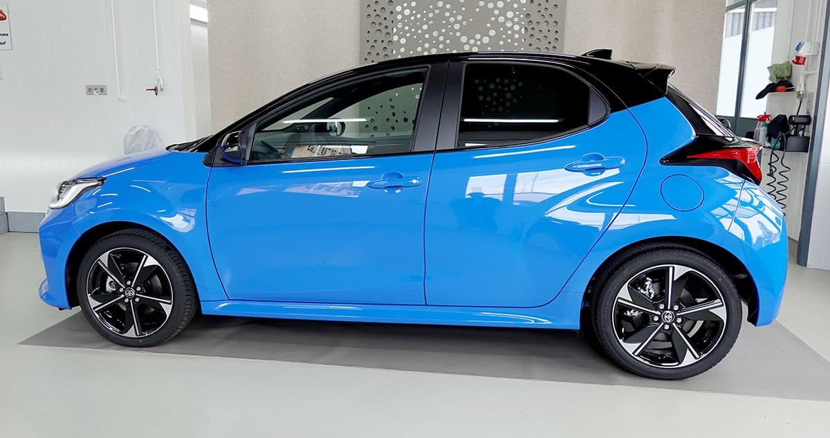 TOYOTA Yaris 1.5 Premium e-CVT, Bitone - Bild 2
