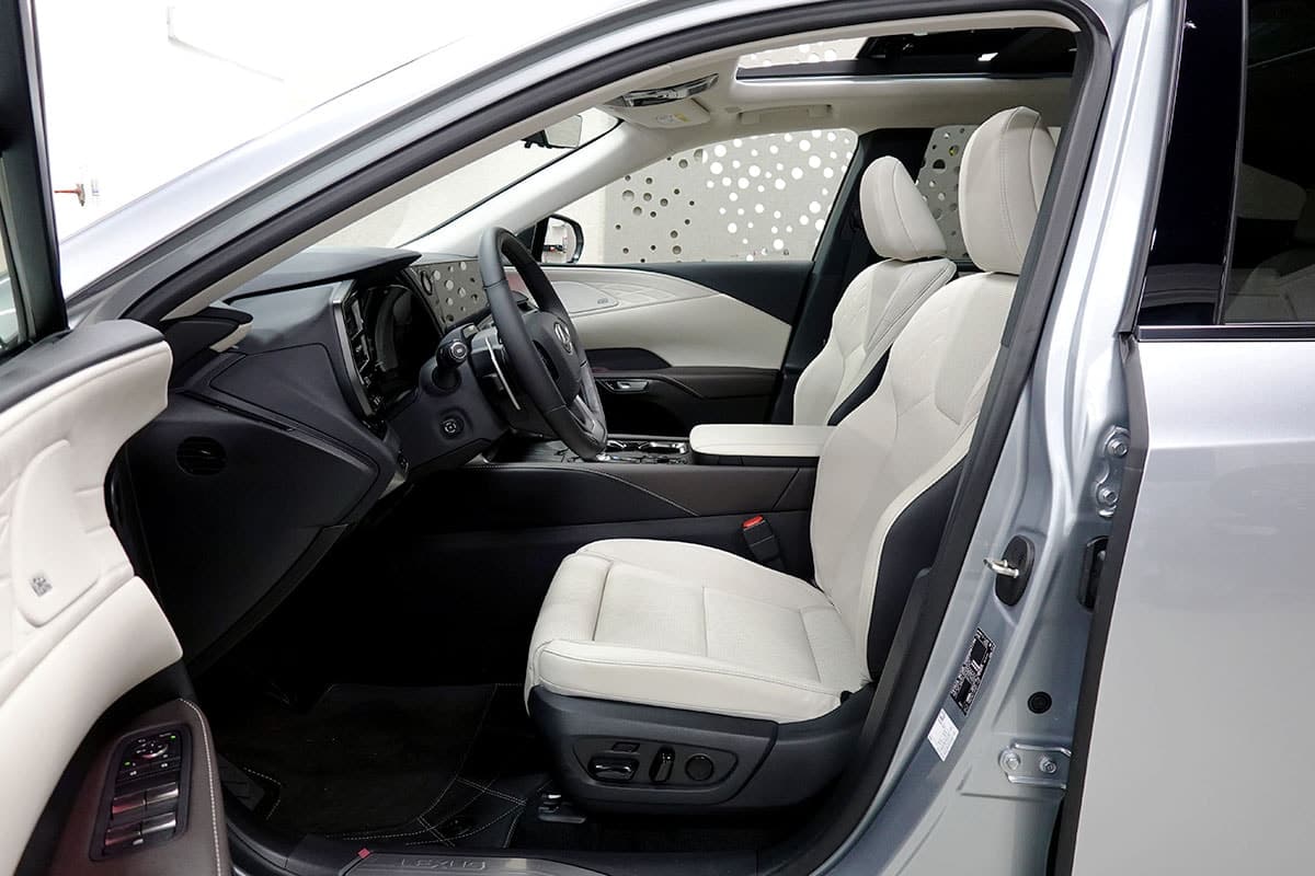 LEXUS RX 450h+ Ecxellence AWD CVT - Bild 8