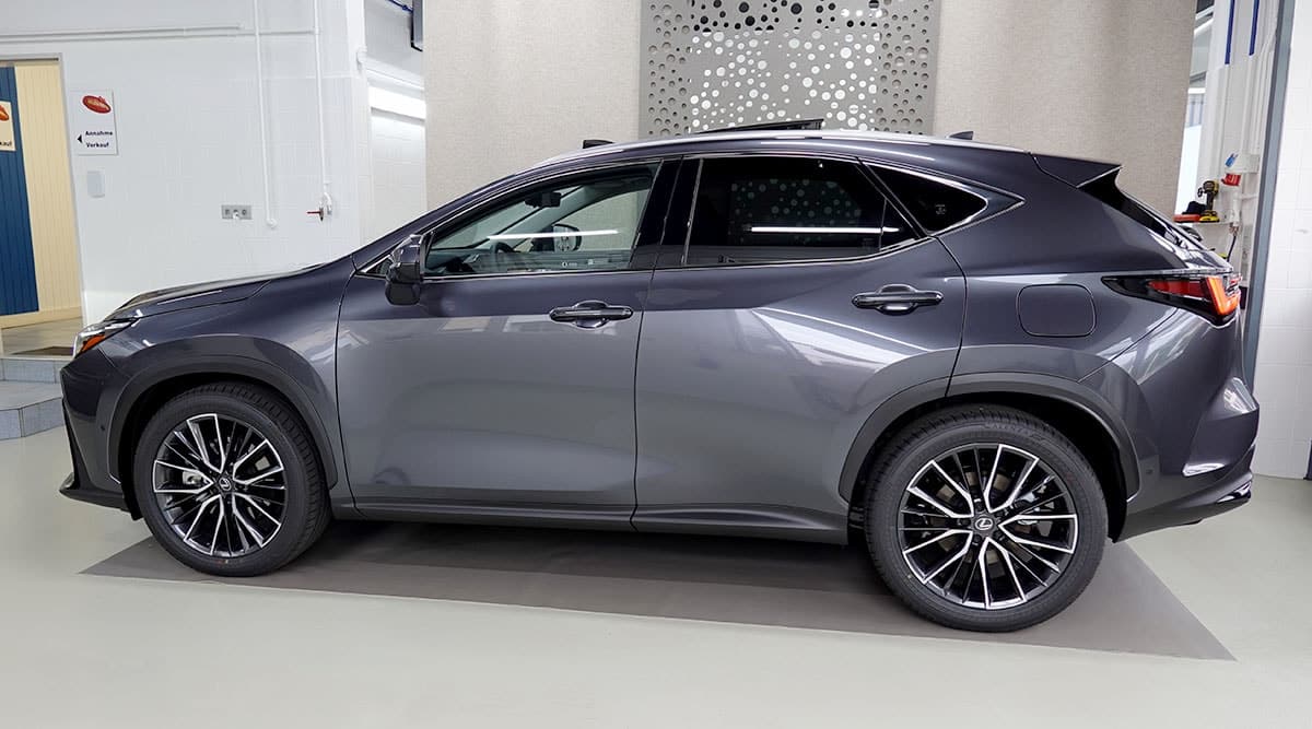 LEXUS NX 450h+ E-FOUR Excellence Panoramaglasdach - Bild 2