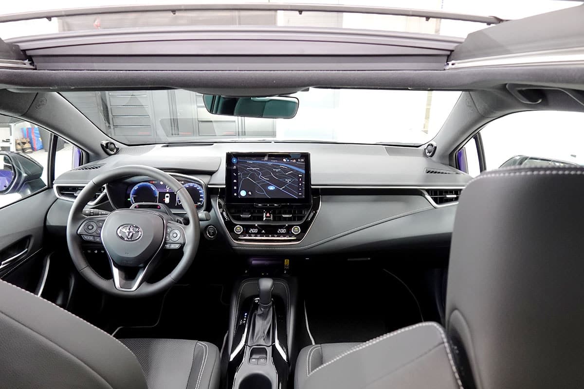 TOYOTA Corolla 2.0 HSD Premiumt e- CVT, Vollleder, Panorama, MJ 2026 - Bild 9