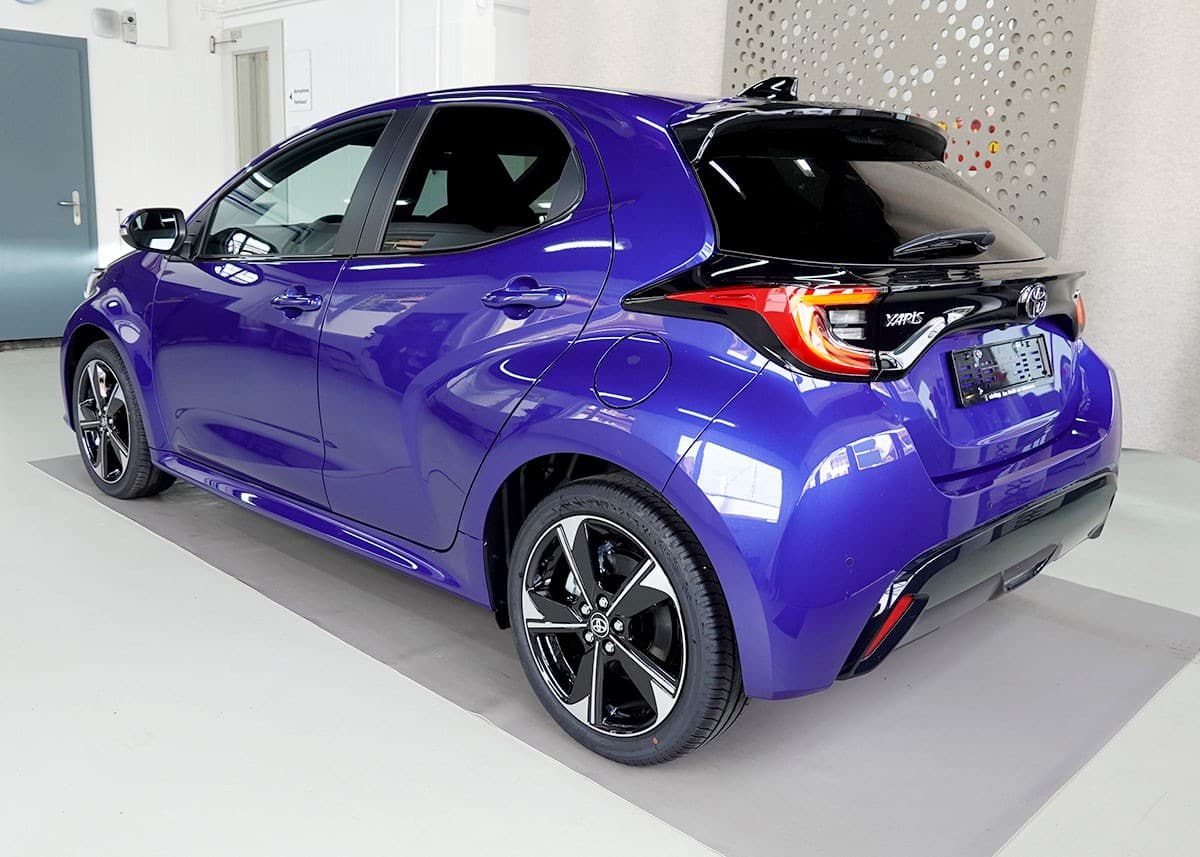 TOYOTA Yaris 1.5 Premium e-CVT - Bild 3
