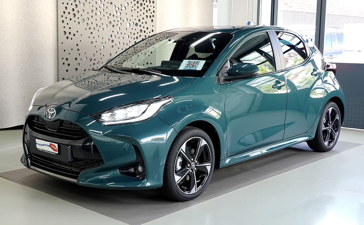 TOYOTA Yaris 1.5 Premium e-CVT