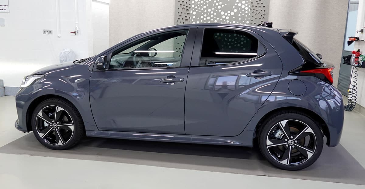 TOYOTA Yaris 1.5 Premium e-CVT - Bild 2