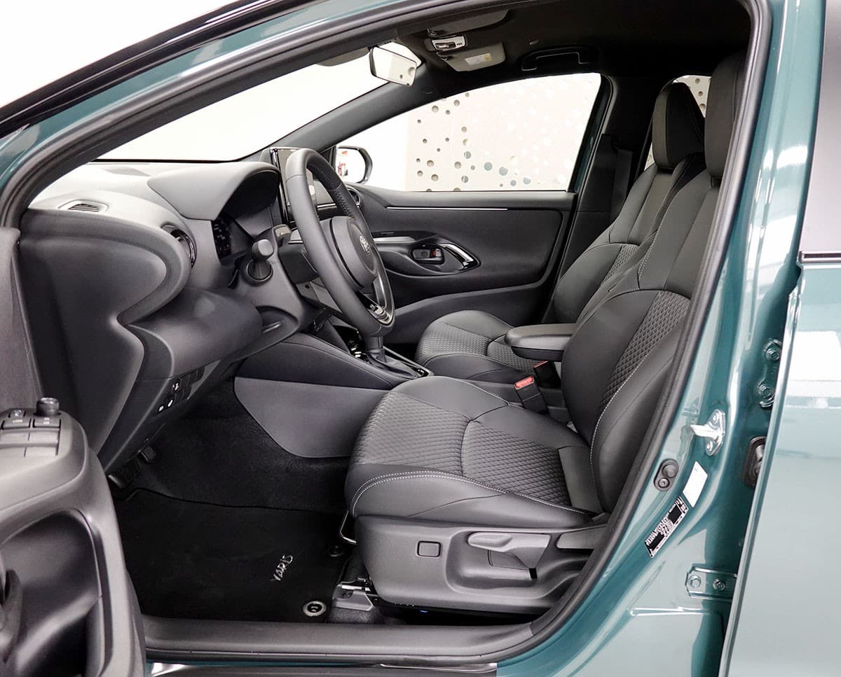 TOYOTA Yaris 1.5 Premium e-CVT, Bitone - Bild 7