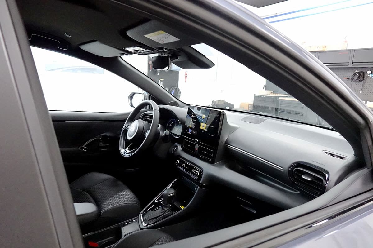 TOYOTA Yaris 1.5 Premium e-CVT - Bild 6