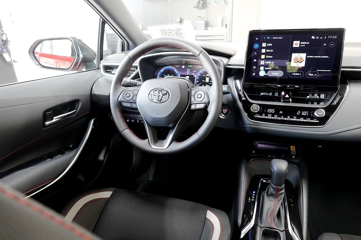 TOYOTA Corolla Touring Sports 2.0 HSD GR Sport e-CVT - Bild 8