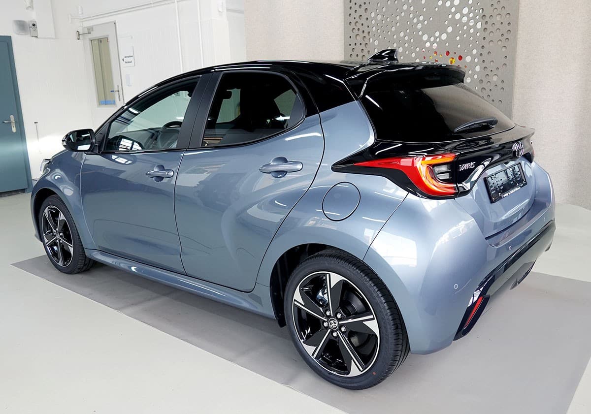 TOYOTA Yaris 1.5 Premium e-CVT, Bitone - Bild 3