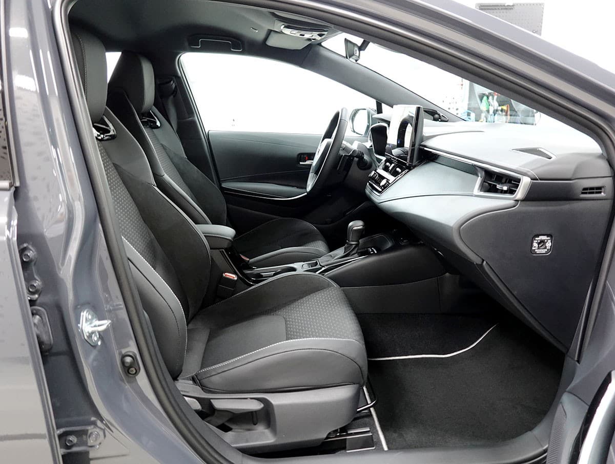 TOYOTA Corolla Touring Sports 2.0 HSD Premium e-CVT - Bild 6