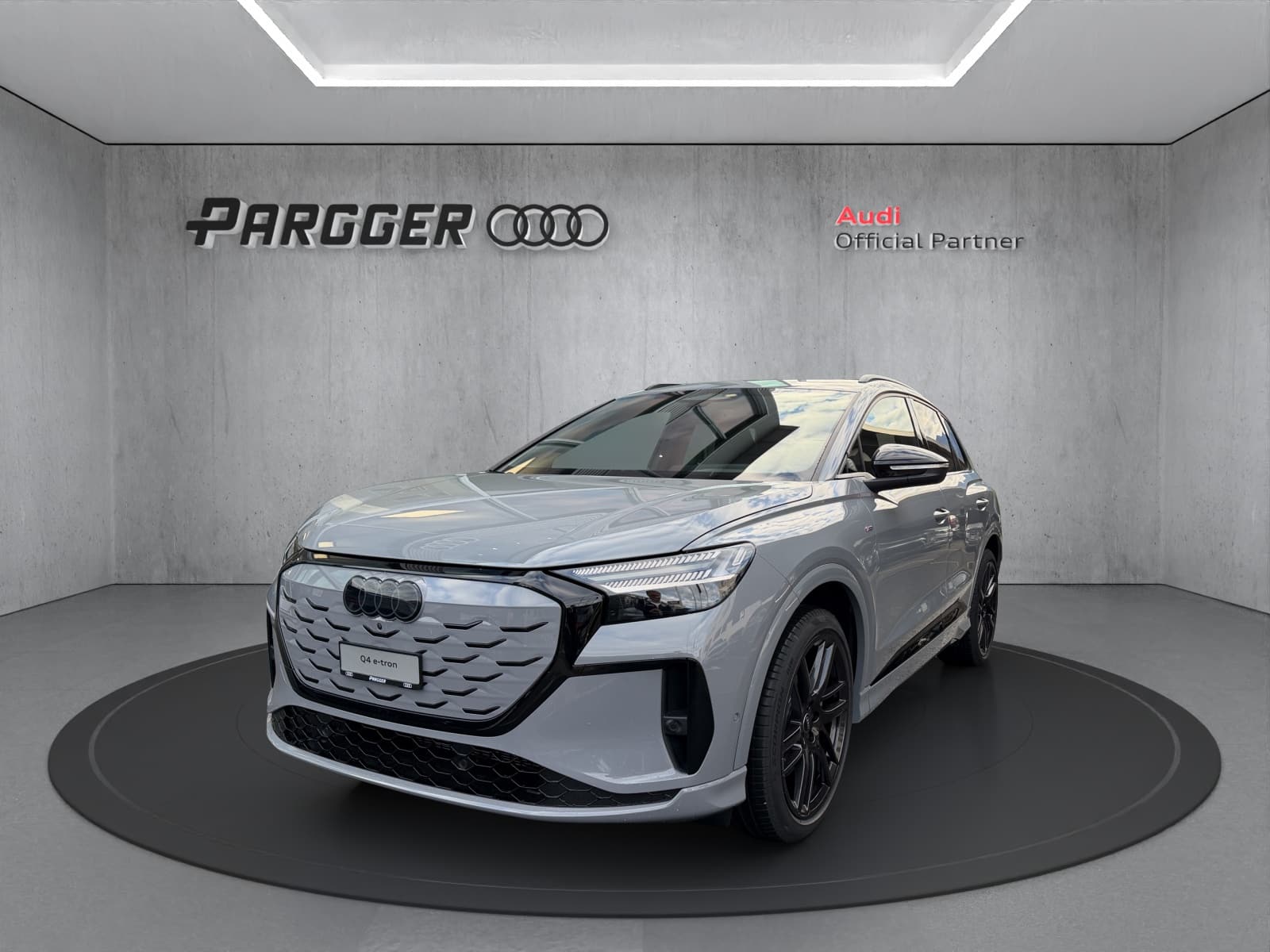 AUDI Q4 e-tron SUV quattro performance Swiss Ski - Bild 1