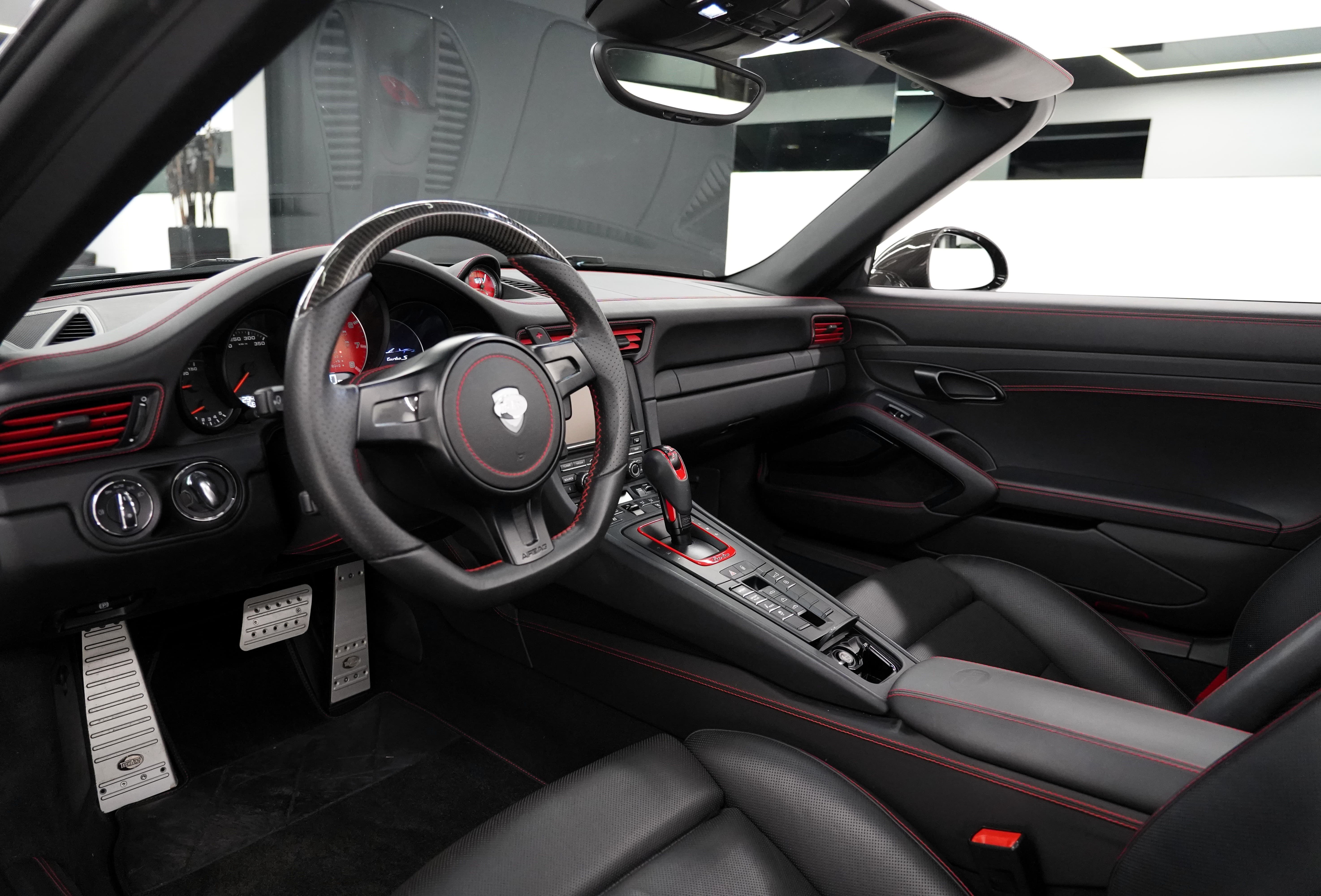 PORSCHE 911 Turbo S Cabrio - Bild 9