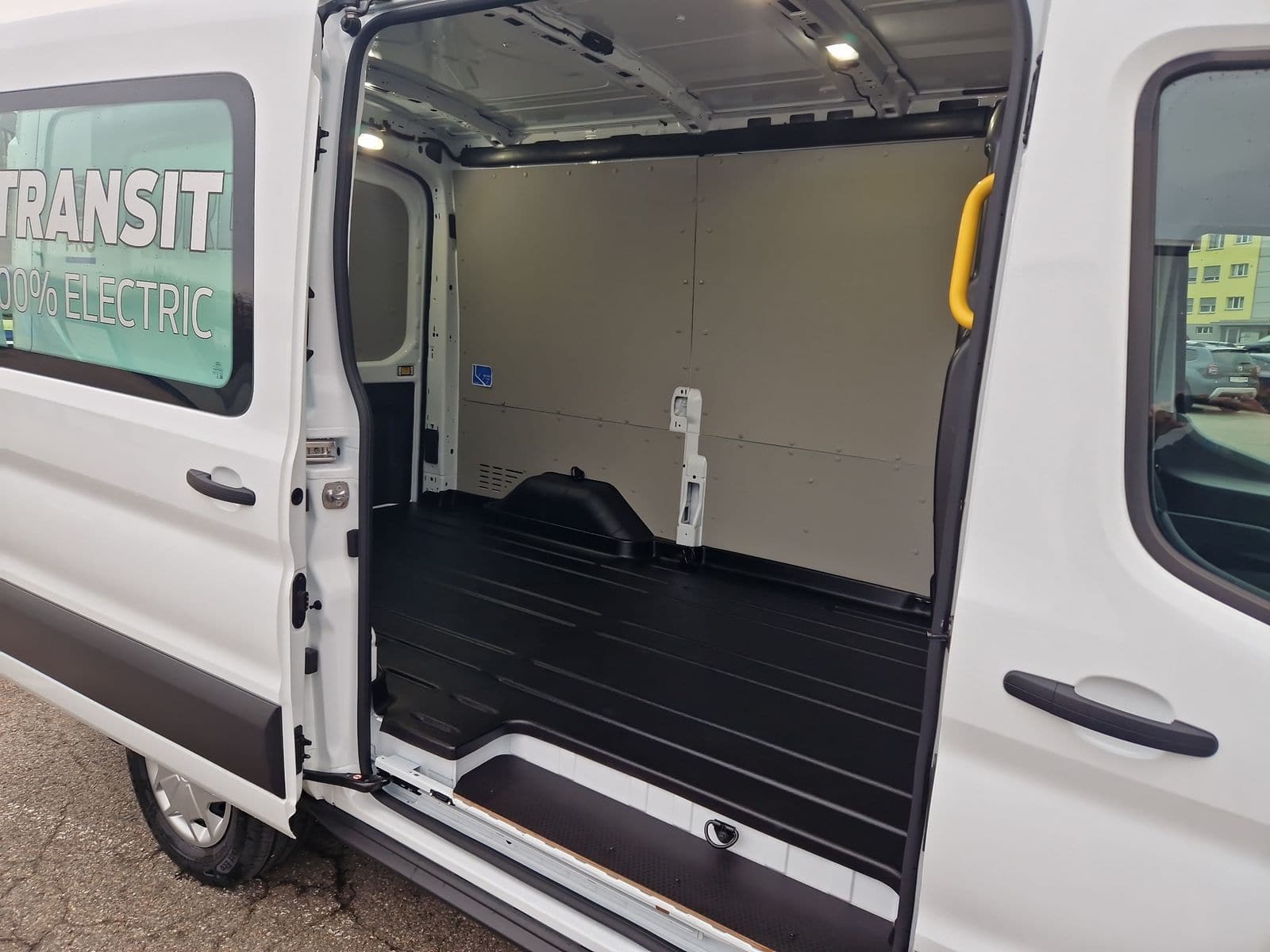 FORD E-Transit Van 350 L2H2 67kWh Trend - Bild 16