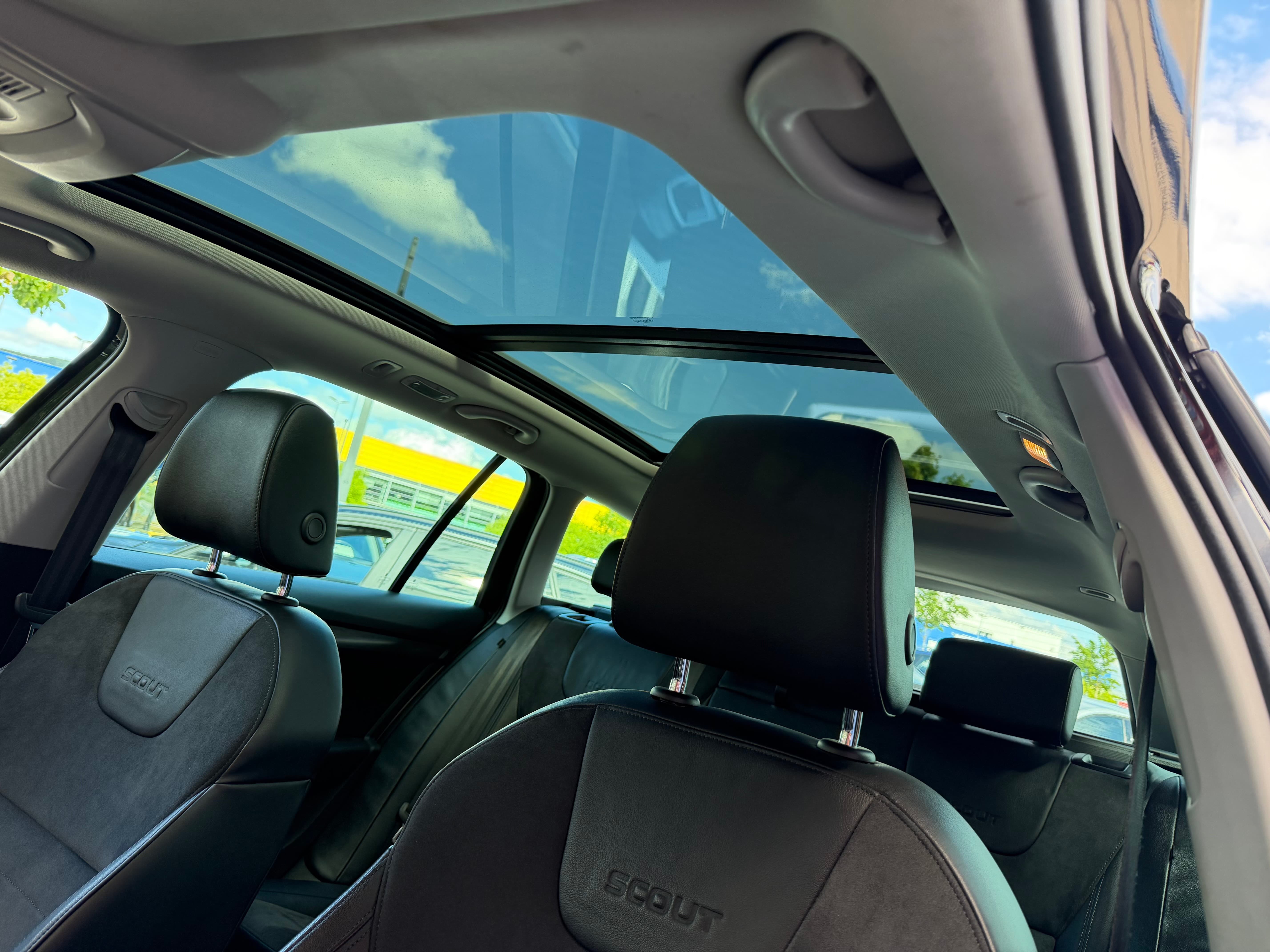 SKODA Octavia Combi 2.0 TDI Scout 4x4 DSG - Bild 16