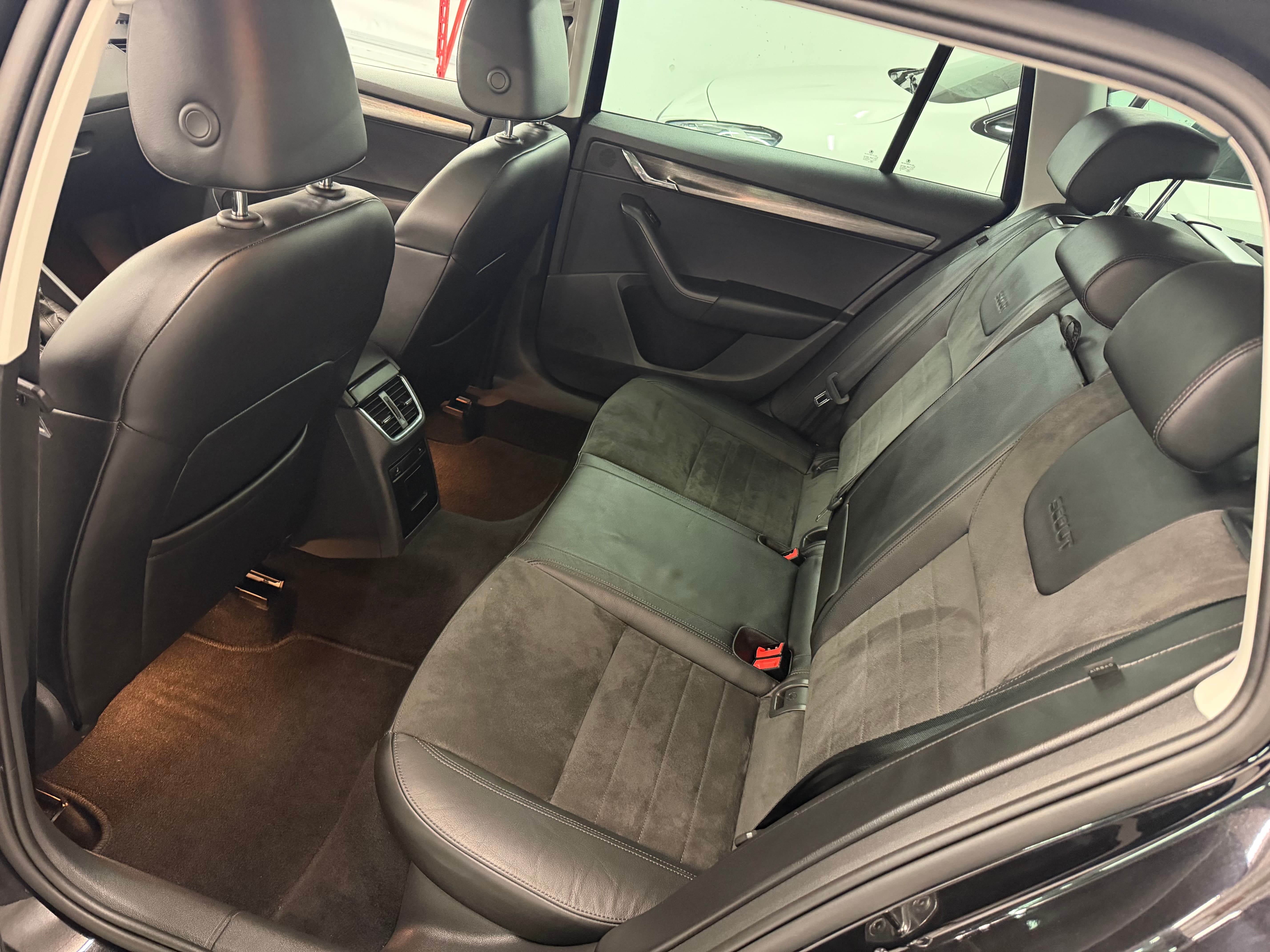 SKODA Octavia Combi 2.0 TDI Scout 4x4 DSG - Bild 9
