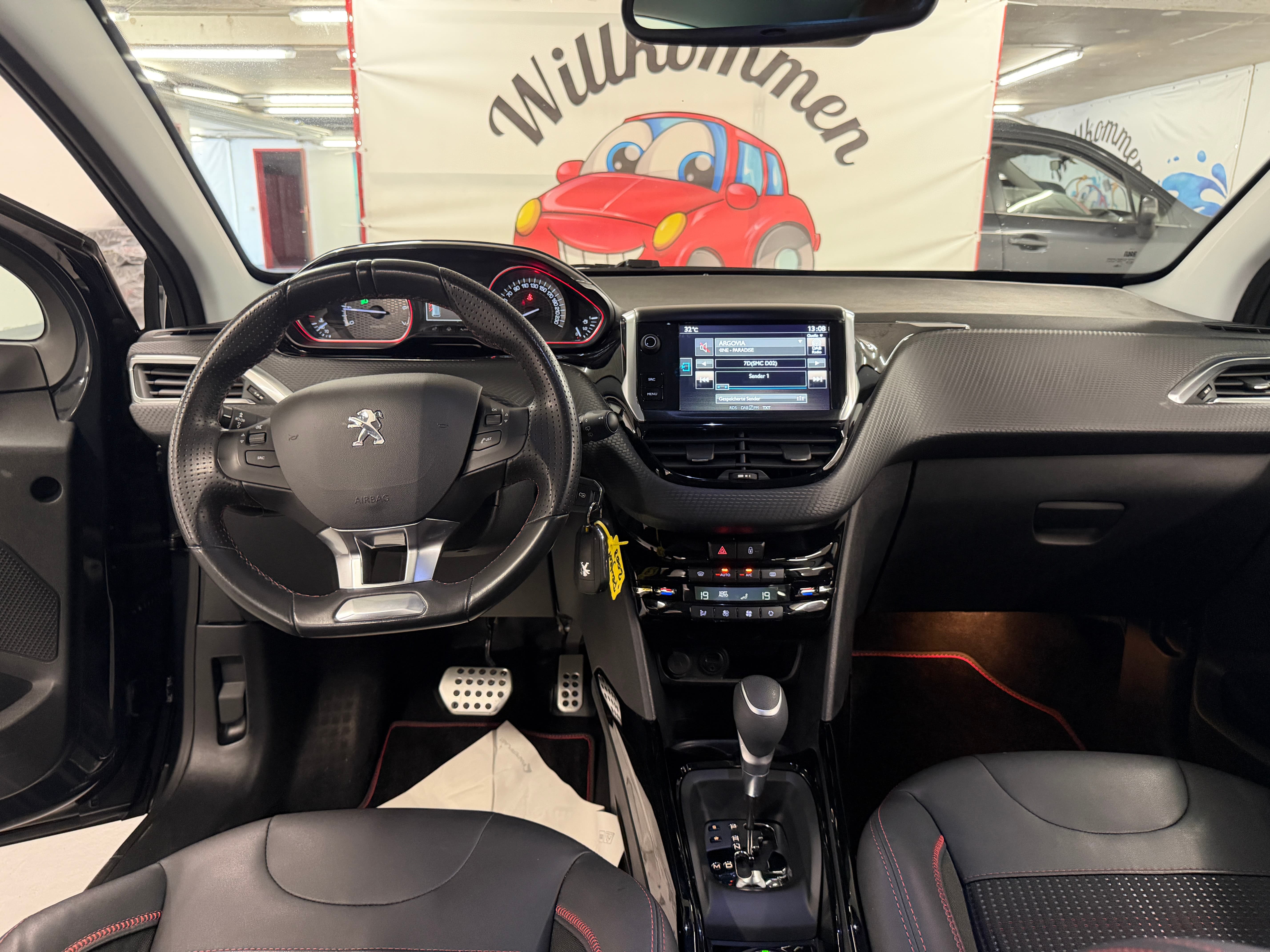 PEUGEOT 2008 1.2 PureTech GT Line EAT6 - Bild 13
