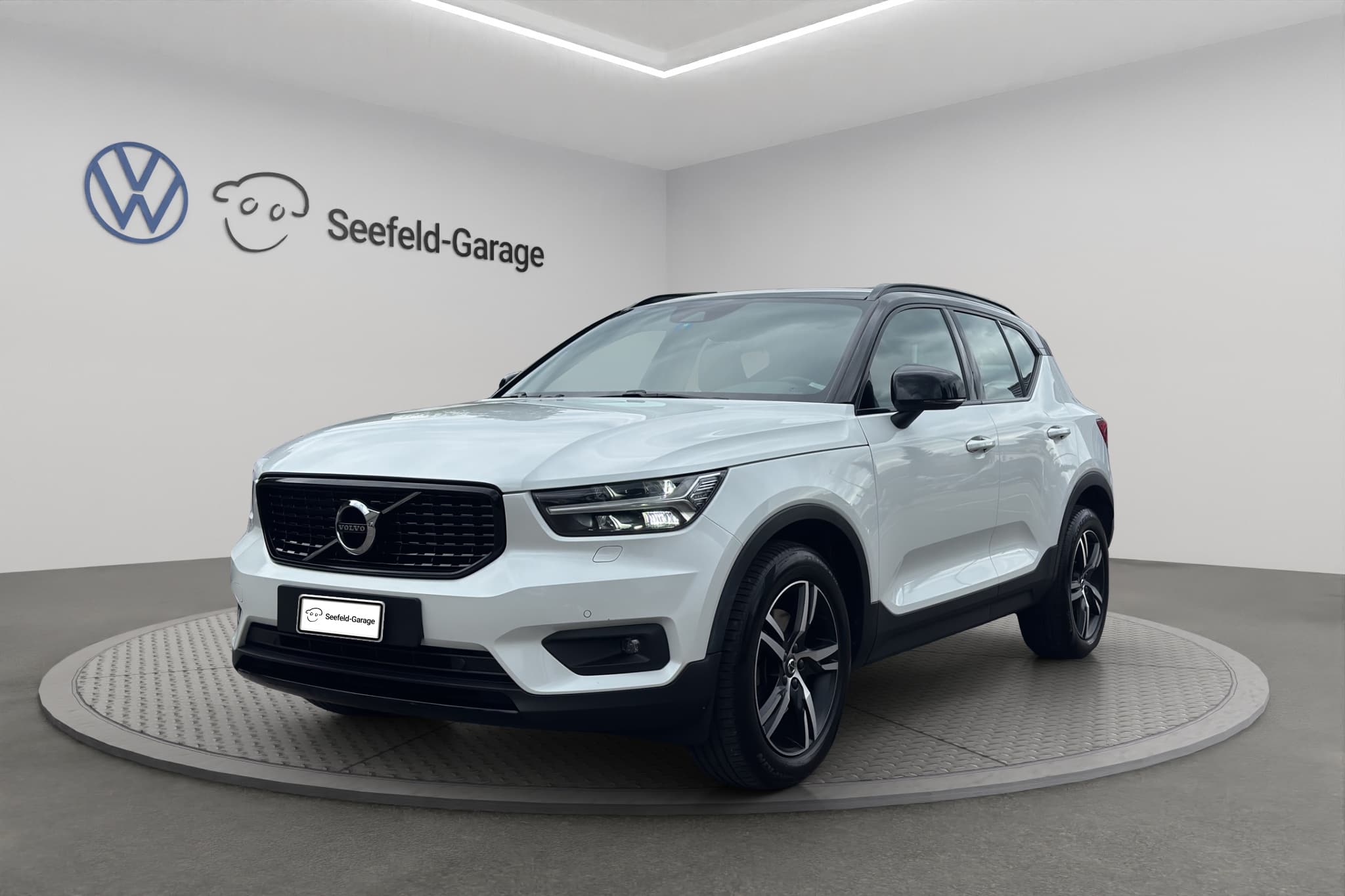 VOLVO XC40 B4 Benzin Mild Hybrid AWD R-Design Geartronic - Bild 1