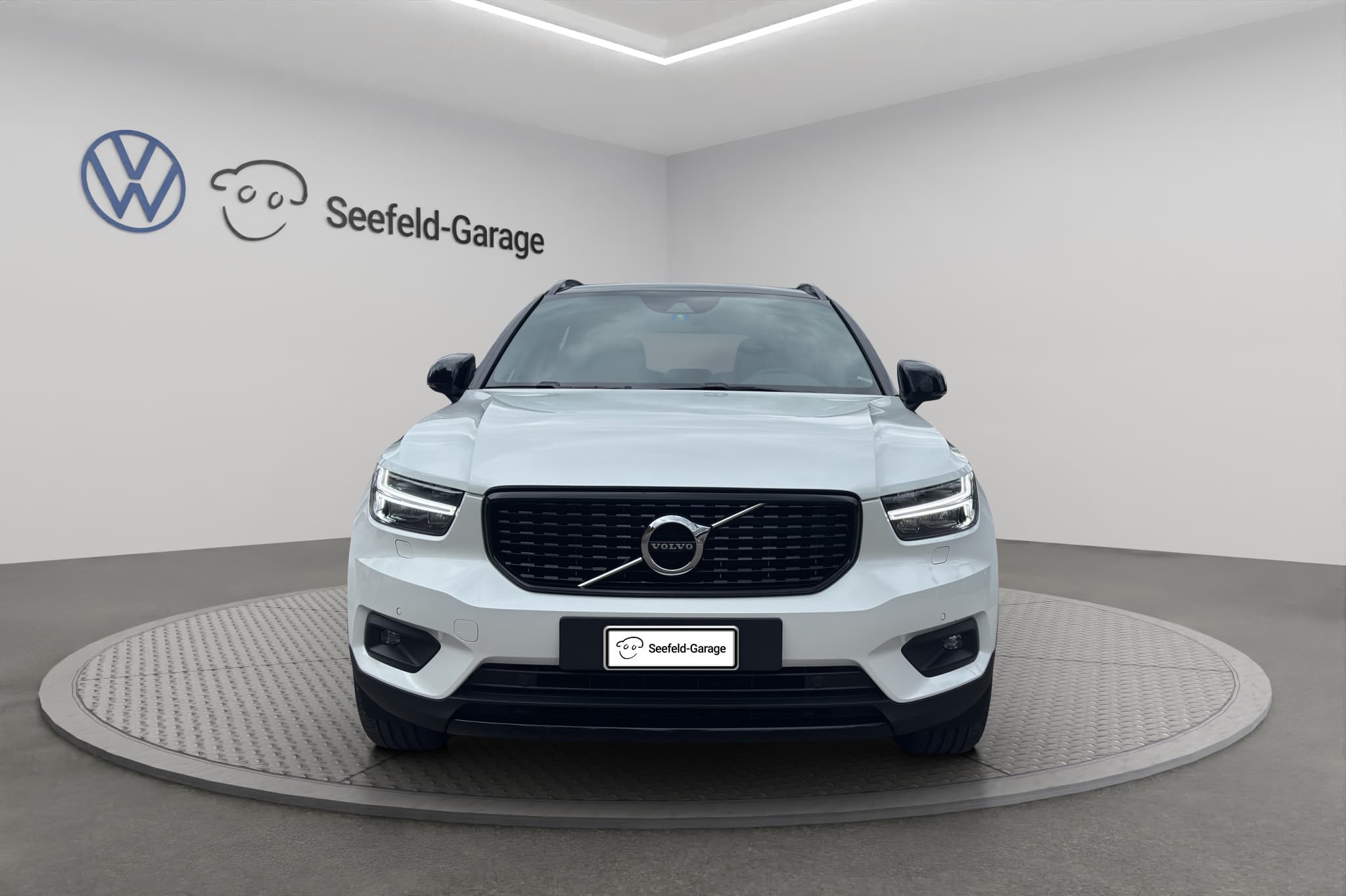VOLVO XC40 B4 Benzin Mild Hybrid AWD R-Design Geartronic - Bild 2