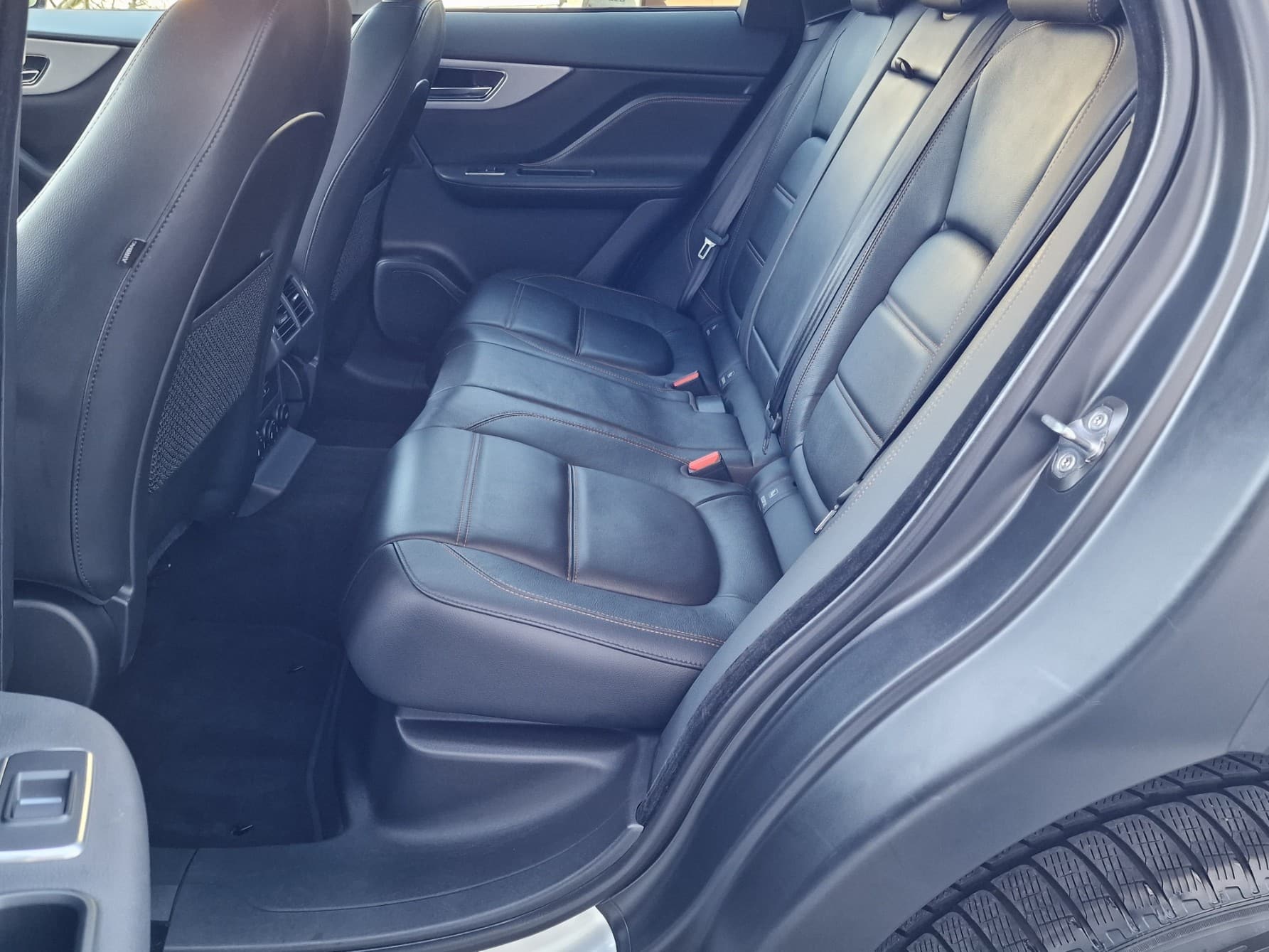 JAGUAR F-Pace 2.0d Portfolio AWD Automatik - Bild 14